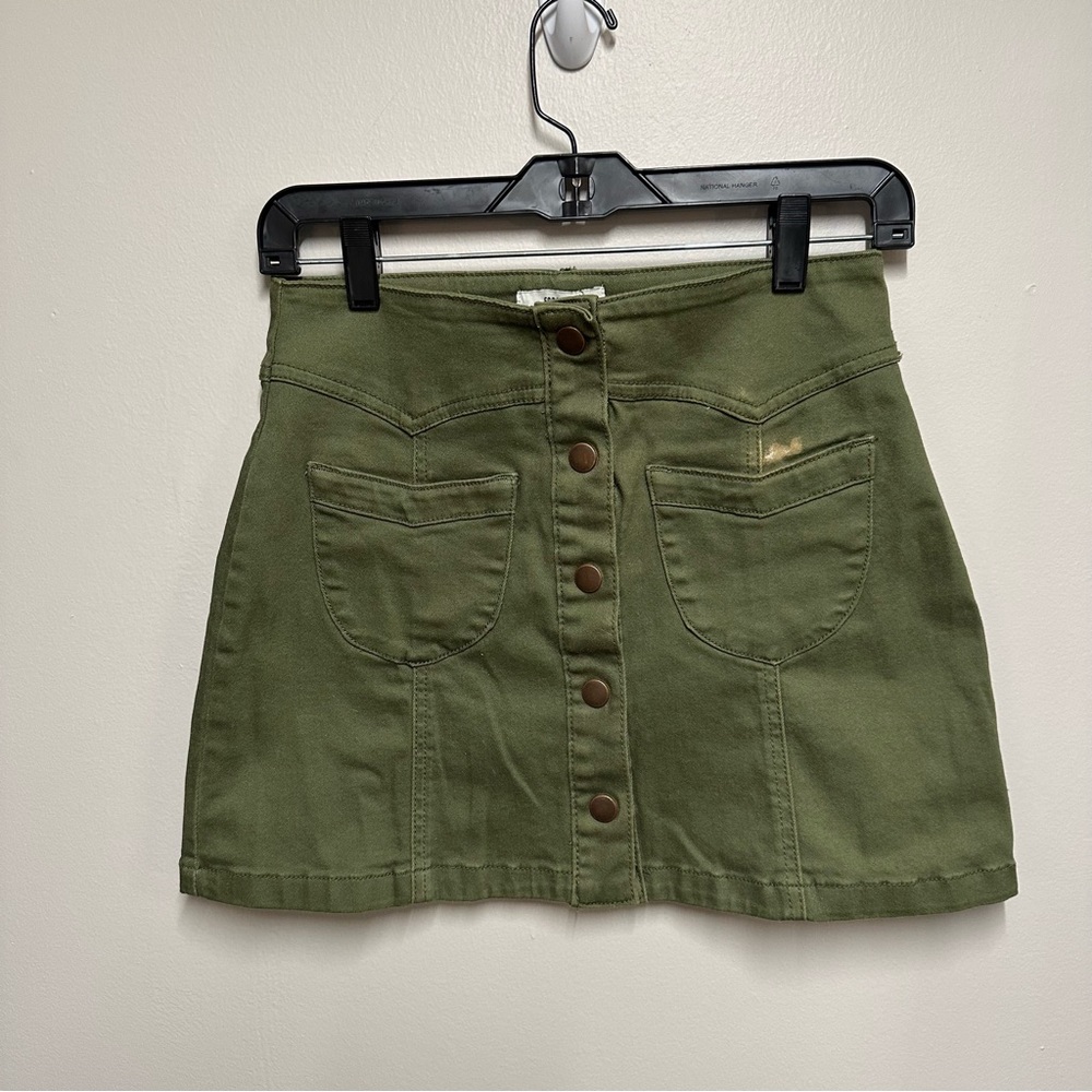 Forever 21 Olive Green Snap down-button  Mini Skirt Size us 26